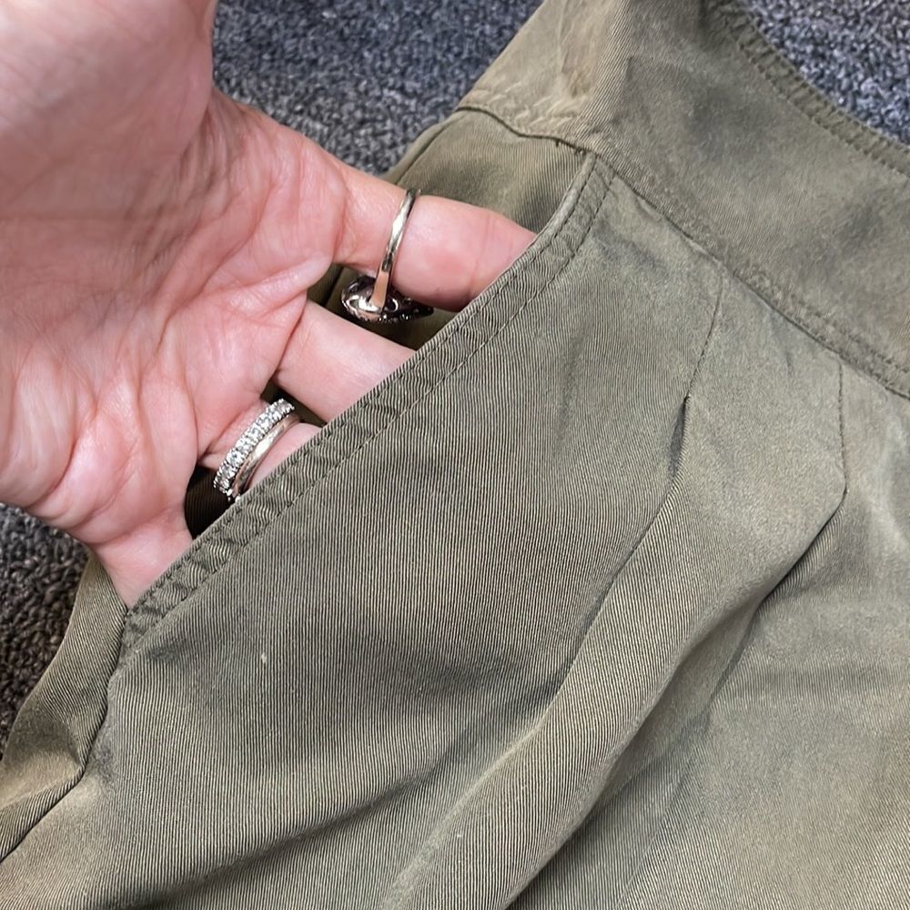 Cache khaki soft silk like shorts - Picture 5 of 10